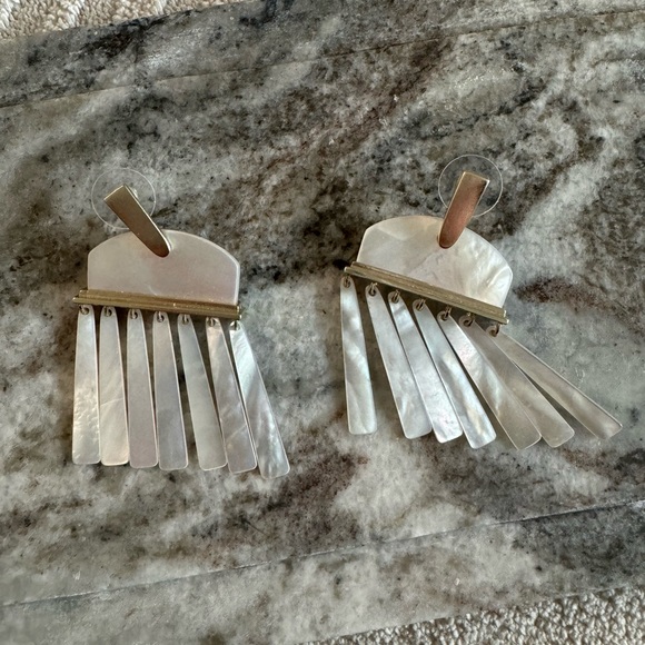 Kendra Scott mother of pearl fringe earrings - Picture 4 of 5